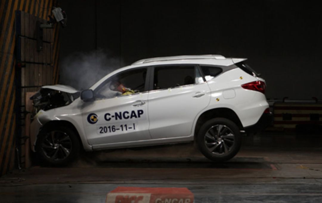 垃圾桶被車(chē)撞后桶沒(méi)事車(chē)?yán)尤粡U了